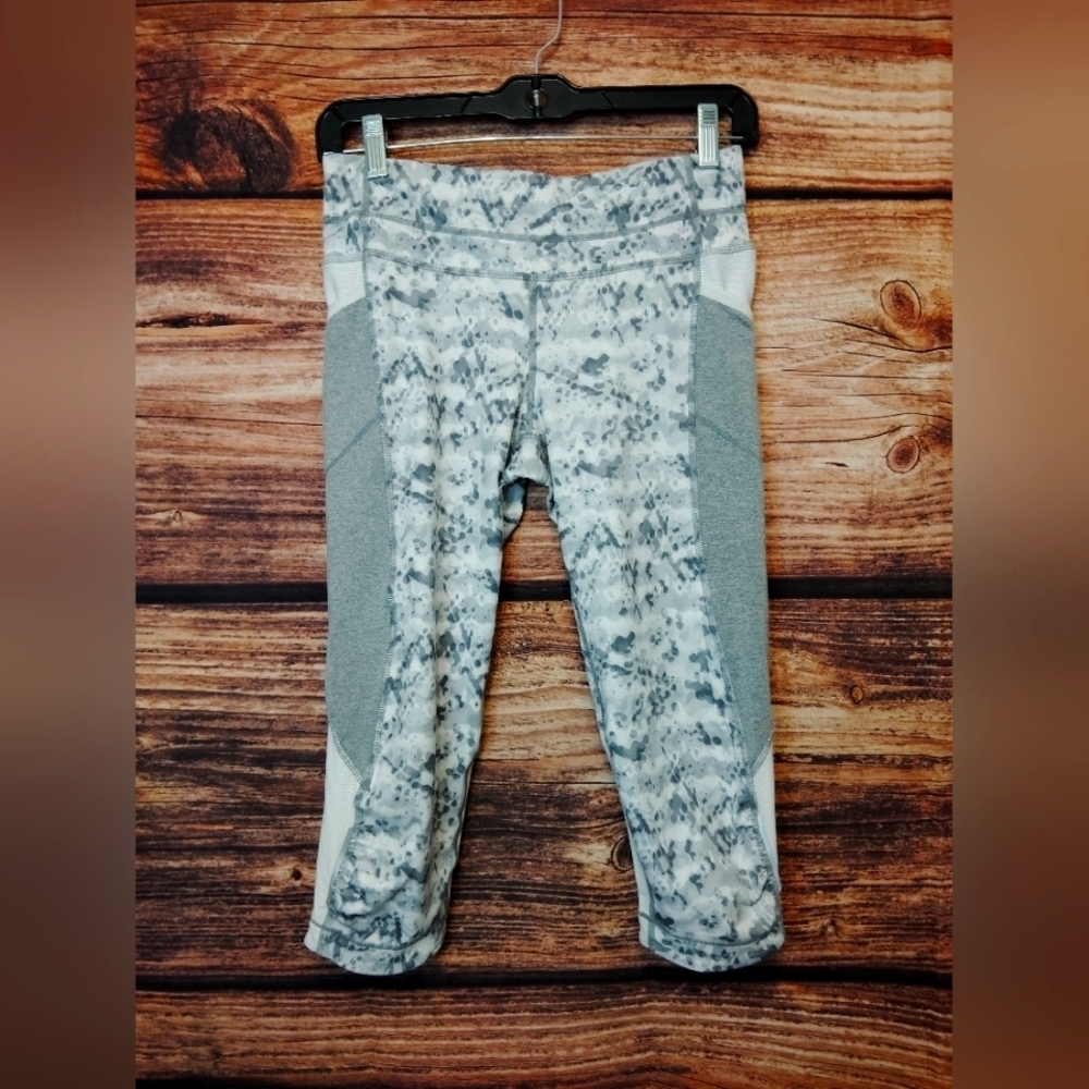 Athleta Women's Gray Patterned Leggings Size Small! In New Condition
